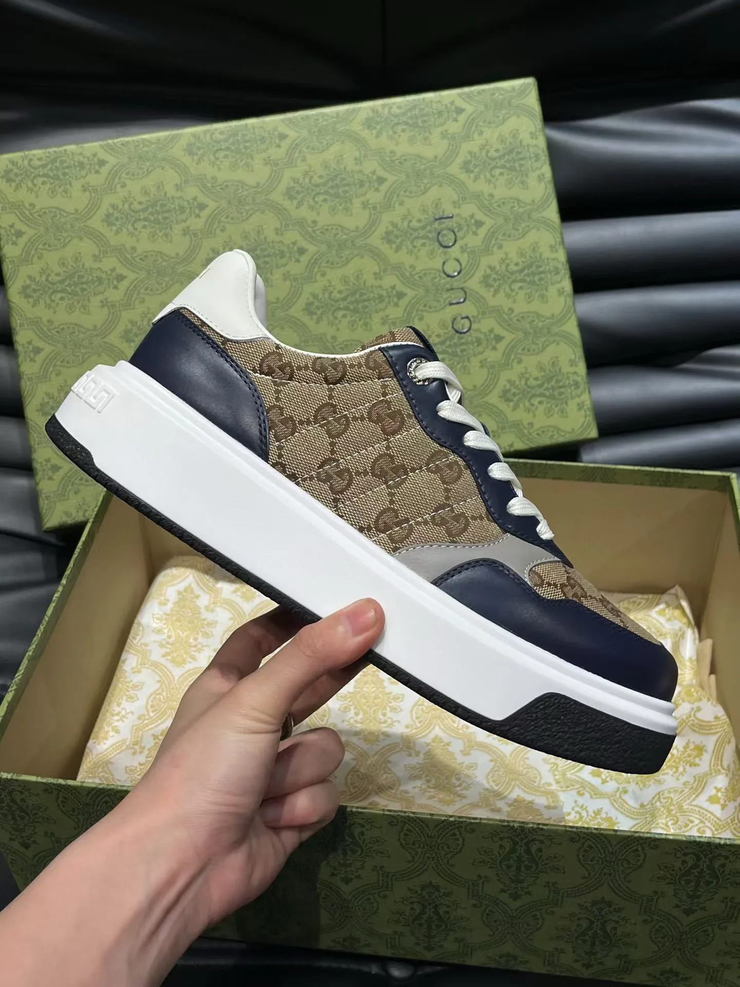 Factory price: 460💰Gucci new men's shoes GUCCI [Lightning] latest shoes are shipped. Original quality, fashionable, special materials, sheepskin lining, new packaging. The foot feels super comfortable and the workmanship is impeccable. Size: 38-44, customized 45